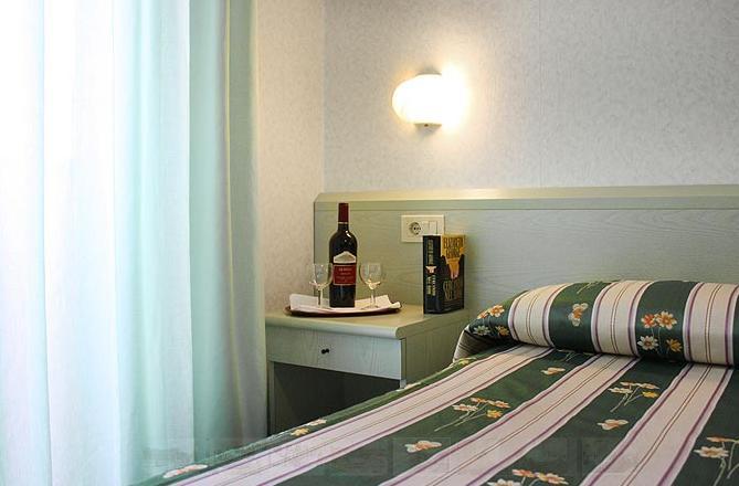 Hotel Aurora カスティリオーネ・デッラ・ペスカーイア エクステリア 写真