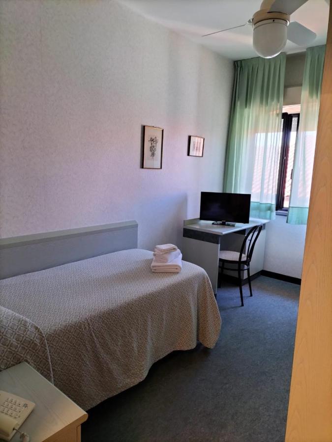 Hotel Aurora カスティリオーネ・デッラ・ペスカーイア エクステリア 写真