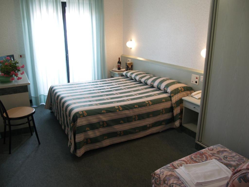Hotel Aurora カスティリオーネ・デッラ・ペスカーイア 部屋 写真