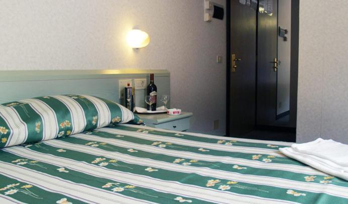 Hotel Aurora カスティリオーネ・デッラ・ペスカーイア エクステリア 写真