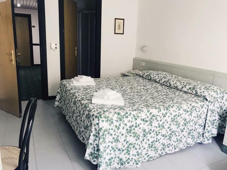 Hotel Aurora カスティリオーネ・デッラ・ペスカーイア エクステリア 写真